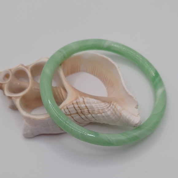 Jewelry - Green Glass Bangle Bracelet